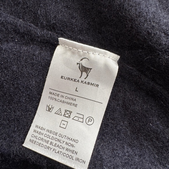 Cashmere Cardigan - Picture 5 of 5